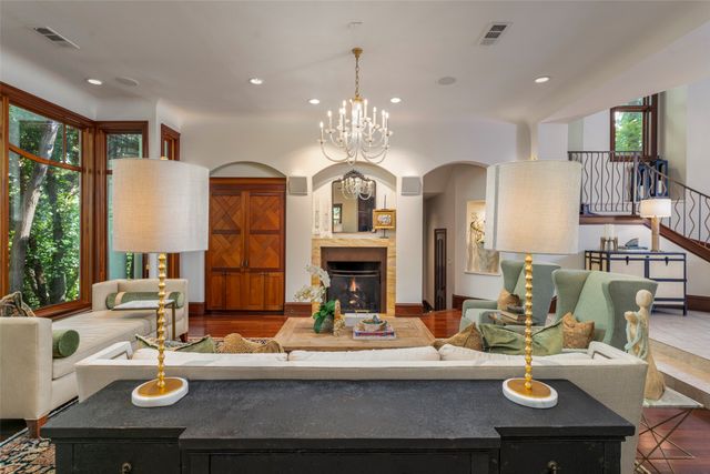 2702 Mark Twain Court, Arlington, TX 76006