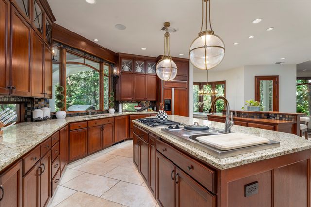2702 Mark Twain Court, Arlington, TX 76006