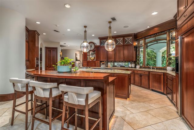 2702 Mark Twain Court, Arlington, TX 76006