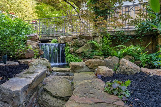 2702 Mark Twain Court, Arlington, TX 76006