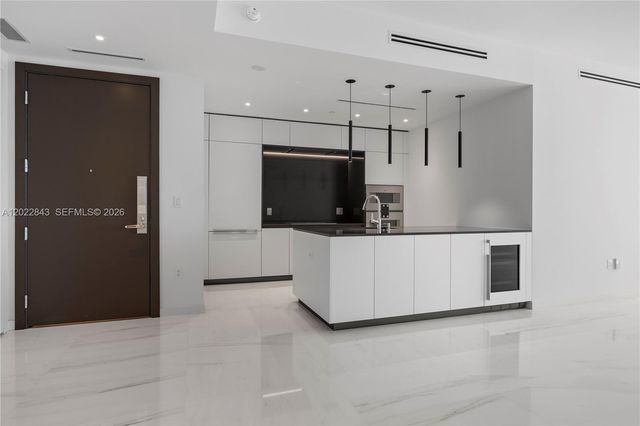 300 Biscayne Blvd Way 1102, Miami, FL 33131