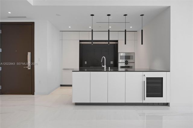 300 Biscayne Blvd Way 1102, Miami, FL 33131