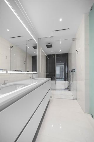 300 Biscayne Blvd Way 1102, Miami, FL 33131