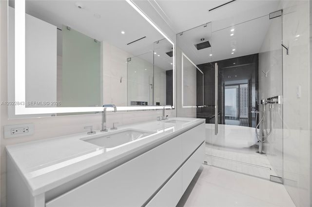 300 Biscayne Blvd Way 1102, Miami, FL 33131