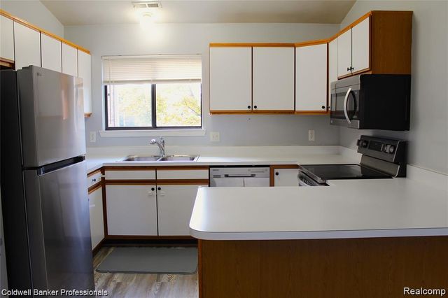42540 Lilley Pointe Drive, Canton, MI 48187