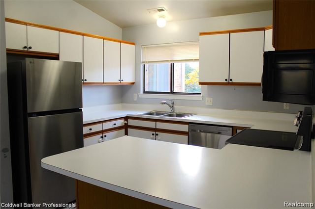 42540 Lilley Pointe Drive, Canton, MI 48187
