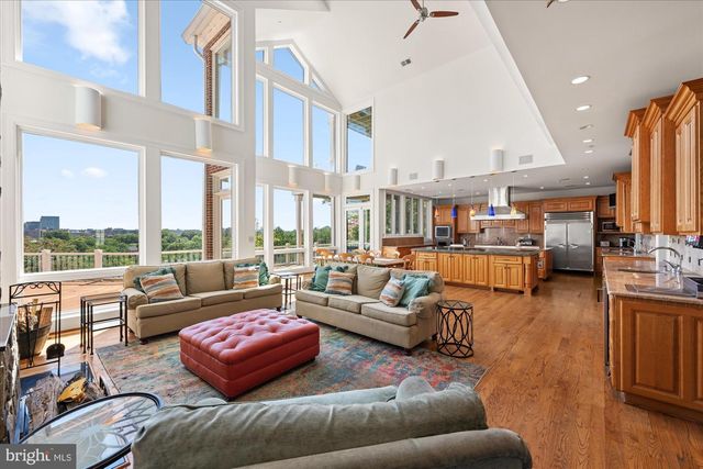 1701 S ARLINGTON RIDGE RD, Arlington, VA 22202