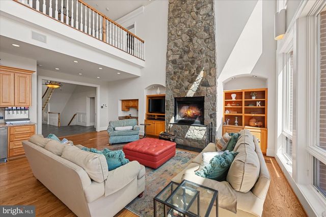 1701 S ARLINGTON RIDGE RD, Arlington, VA 22202