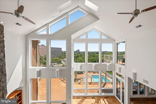 1701 S ARLINGTON RIDGE RD, Arlington, VA 22202