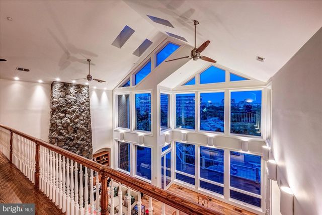 1701 S ARLINGTON RIDGE RD, Arlington, VA 22202