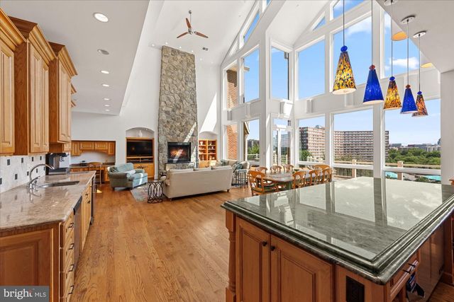 1701 S ARLINGTON RIDGE RD, Arlington, VA 22202