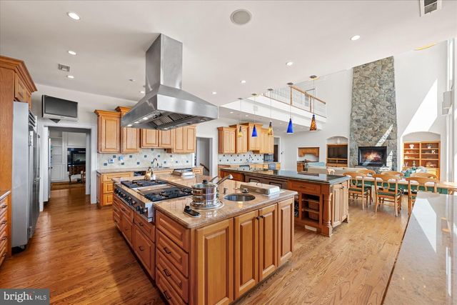 1701 S ARLINGTON RIDGE RD, Arlington, VA 22202