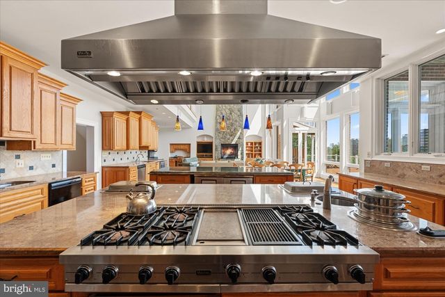 1701 S ARLINGTON RIDGE RD, Arlington, VA 22202