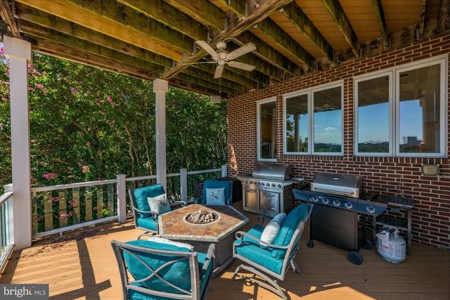 1701 S ARLINGTON RIDGE RD, Arlington, VA 22202