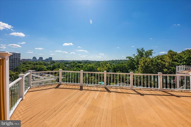 1701 S ARLINGTON RIDGE RD, Arlington, VA 22202