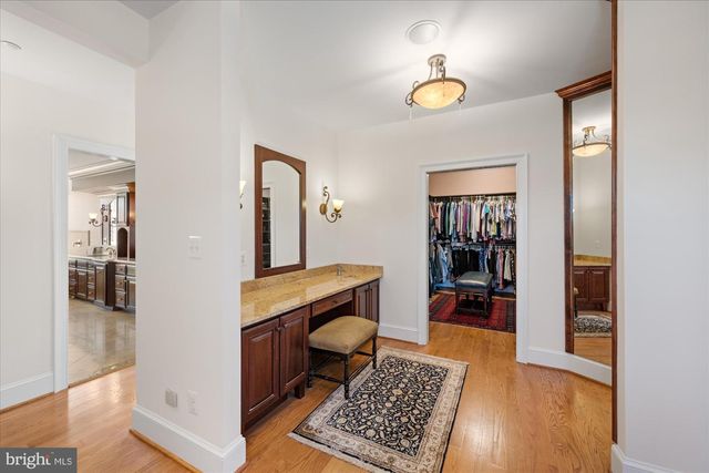 1701 S ARLINGTON RIDGE RD, Arlington, VA 22202