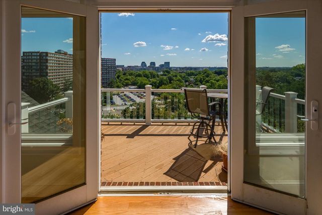 1701 S ARLINGTON RIDGE RD, Arlington, VA 22202