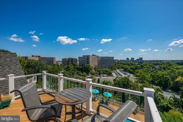 1701 S ARLINGTON RIDGE RD, Arlington, VA 22202