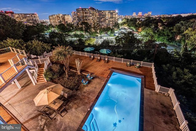 1701 S ARLINGTON RIDGE RD, Arlington, VA 22202