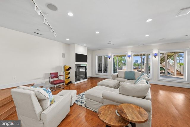 1701 S ARLINGTON RIDGE RD, Arlington, VA 22202