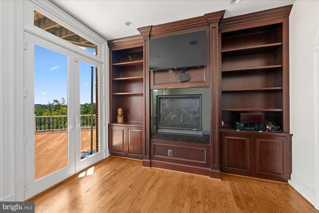 1701 S ARLINGTON RIDGE RD, Arlington, VA 22202