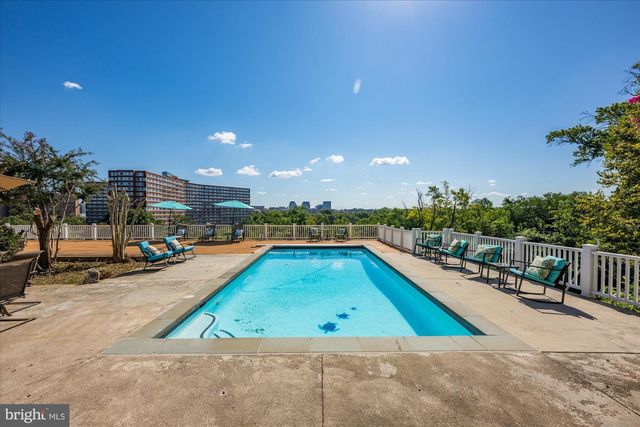 1701 S ARLINGTON RIDGE RD, Arlington, VA 22202