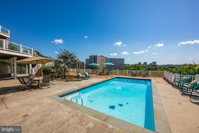 1701 S ARLINGTON RIDGE RD, Arlington, VA 22202