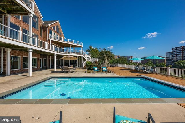 1701 S ARLINGTON RIDGE RD, Arlington, VA 22202