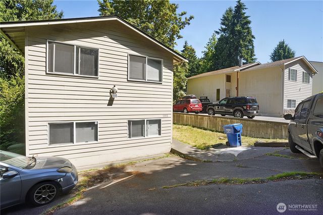 10616 Roosevelt Way NE, Seattle, WA 98125