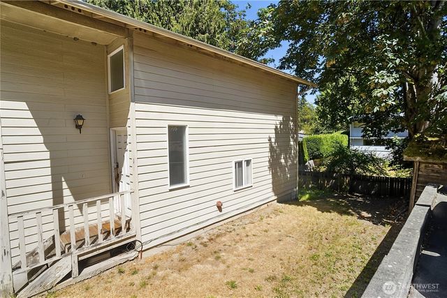 10616 Roosevelt Way NE, Seattle, WA 98125