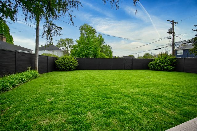 332 W Fremont Avenue, Elmhurst, IL 60126