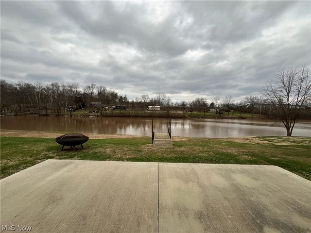 760 Happy Valley Road, Parkersburg, WV 26104