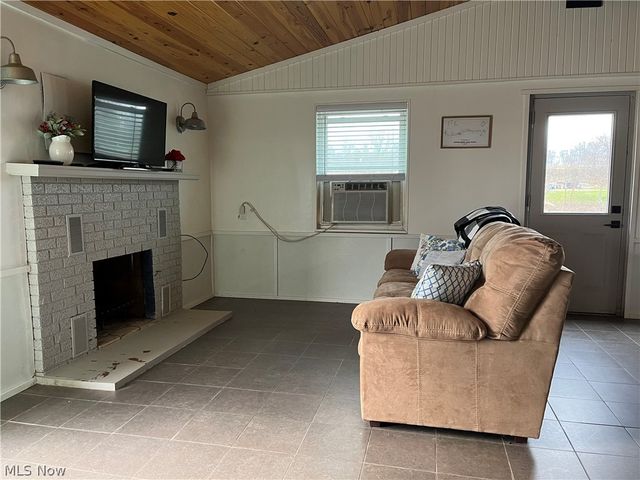 760 Happy Valley Road, Parkersburg, WV 26104