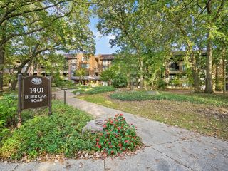 1401 Burr Oak Road 312B, Hinsdale, IL 60521