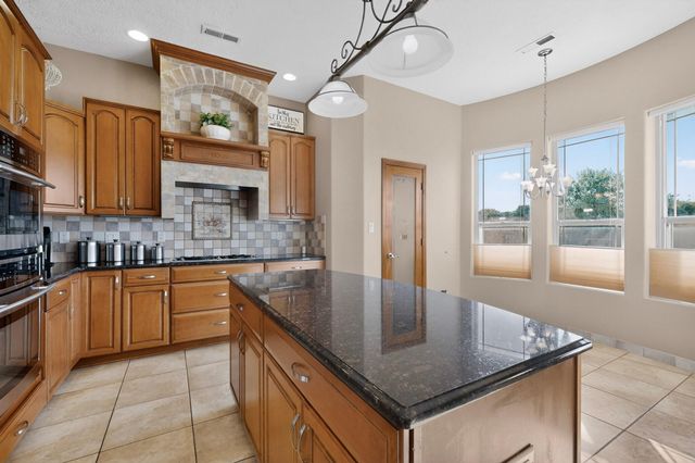 617 Monterrey Road NE, Rio Rancho, NM 87144