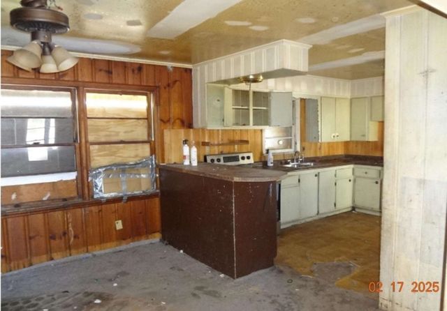 12 E Sassafras St., Andrews, SC 29510