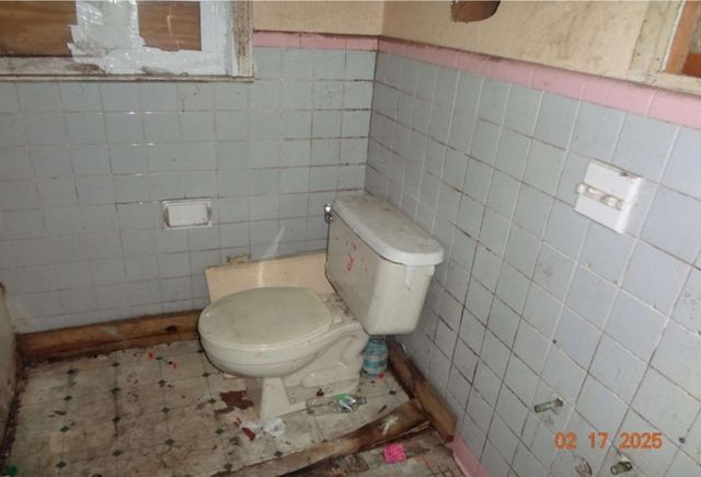 12 E Sassafras St., Andrews, SC 29510