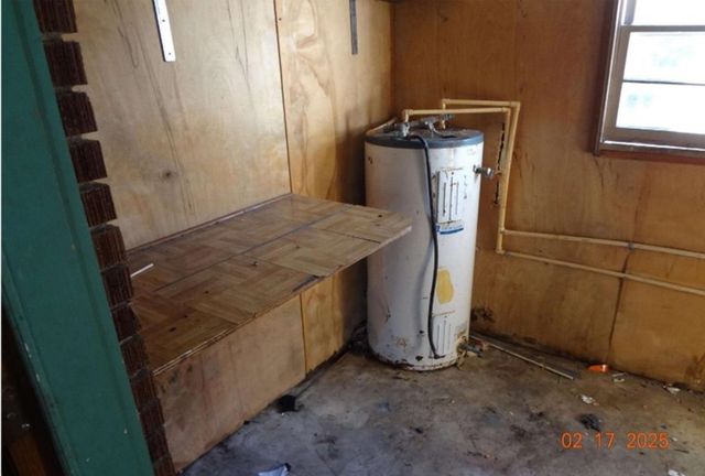 12 E Sassafras St., Andrews, SC 29510