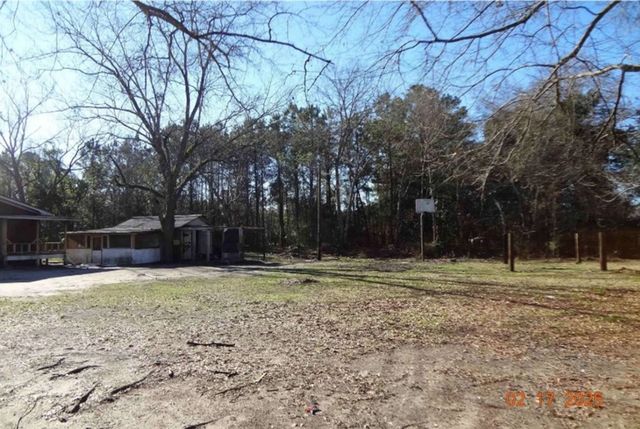 12 E Sassafras St., Andrews, SC 29510