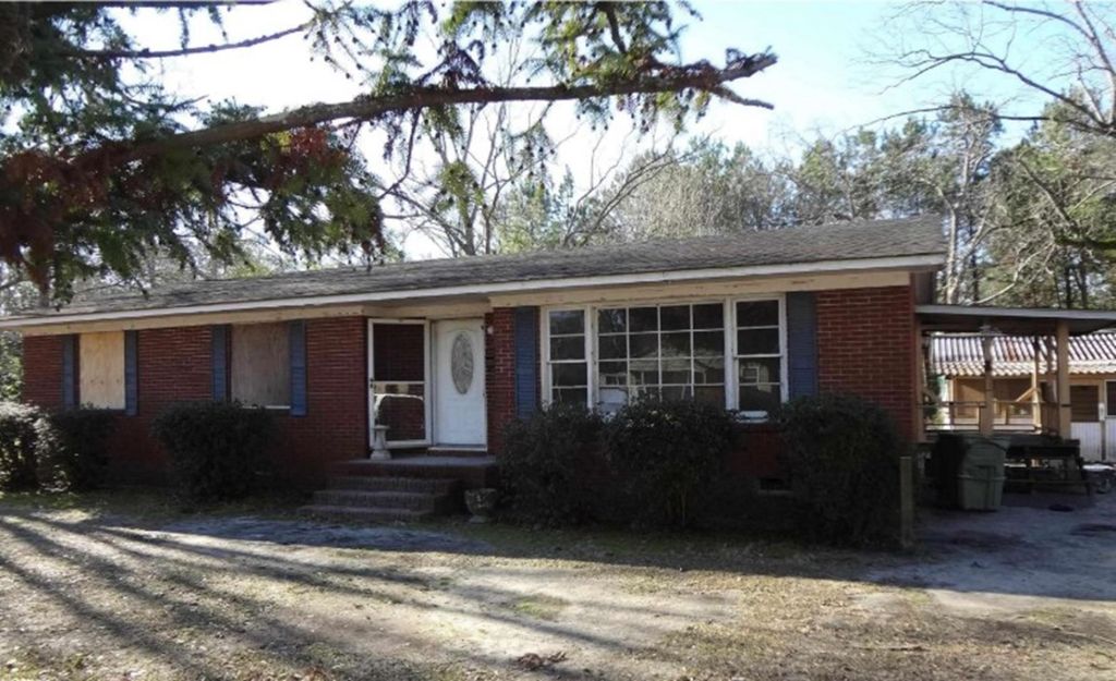 12 E Sassafras St., Andrews, SC 29510
