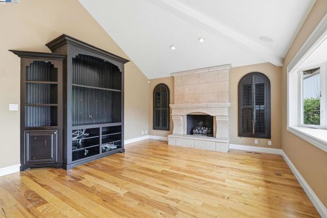 66 Oakridge Ct, Danville, CA 94526