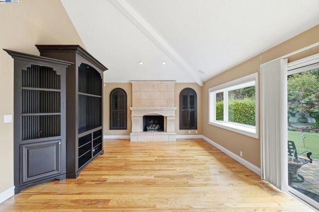 66 Oakridge Ct, Danville, CA 94526