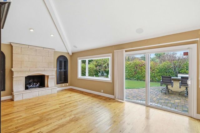 66 Oakridge Ct, Danville, CA 94526