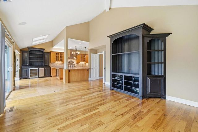 66 Oakridge Ct, Danville, CA 94526