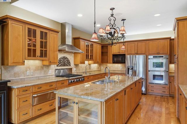 66 Oakridge Ct, Danville, CA 94526