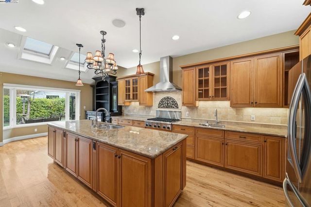 66 Oakridge Ct, Danville, CA 94526