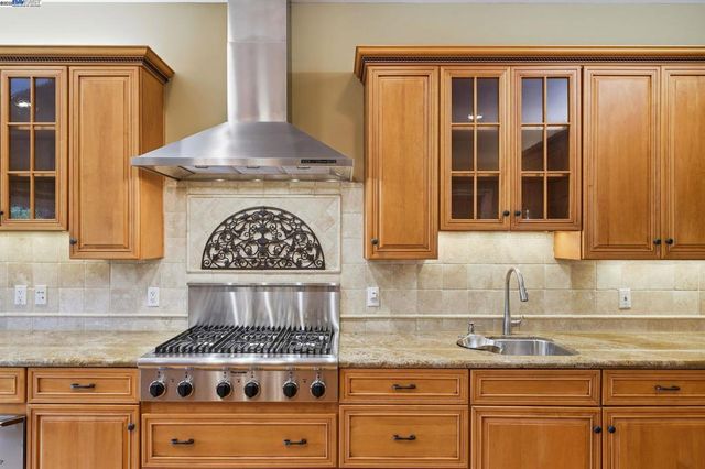 66 Oakridge Ct, Danville, CA 94526