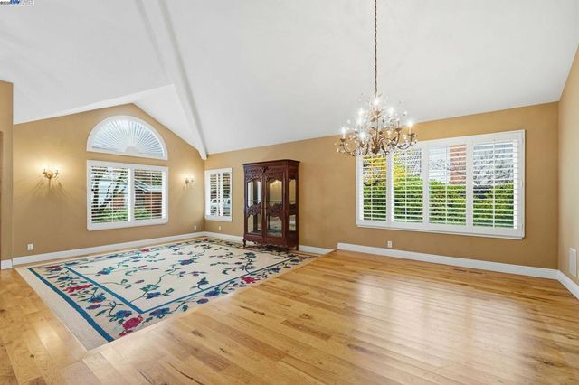 66 Oakridge Ct, Danville, CA 94526