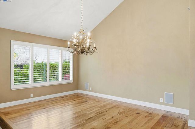 66 Oakridge Ct, Danville, CA 94526