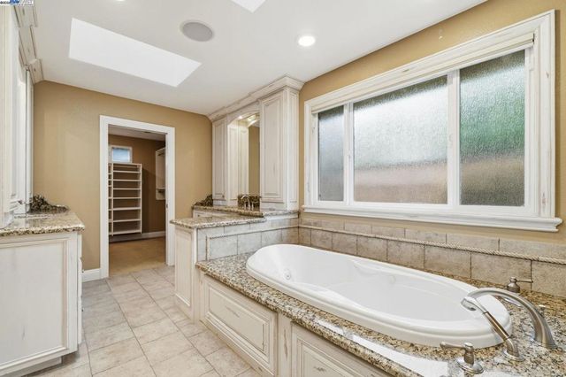 66 Oakridge Ct, Danville, CA 94526